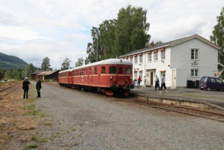 Motorvognstoget p Dokka station